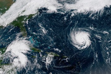 Hurricane Florence Nears Carolinas as 1 Million-Plus Ordered to Evacuate